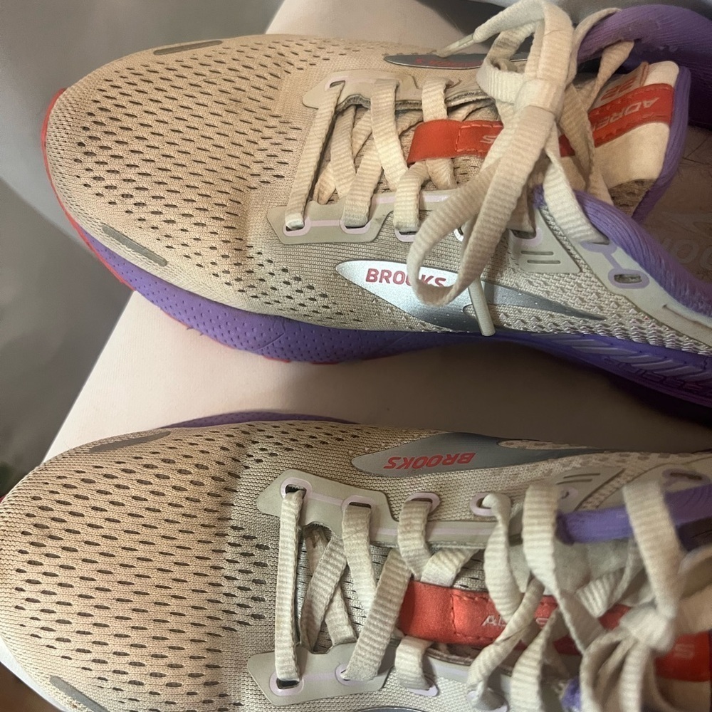 Brooks Adrenaline GTS 22 Women's Running Shoes - Cream and Purple - Picture 4 of 11